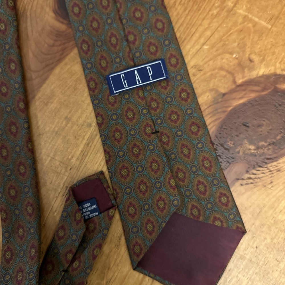 GAP VINTAGE MENS NECKTIE ALL SILK MADE IN USA GREEN GEOMETRIC